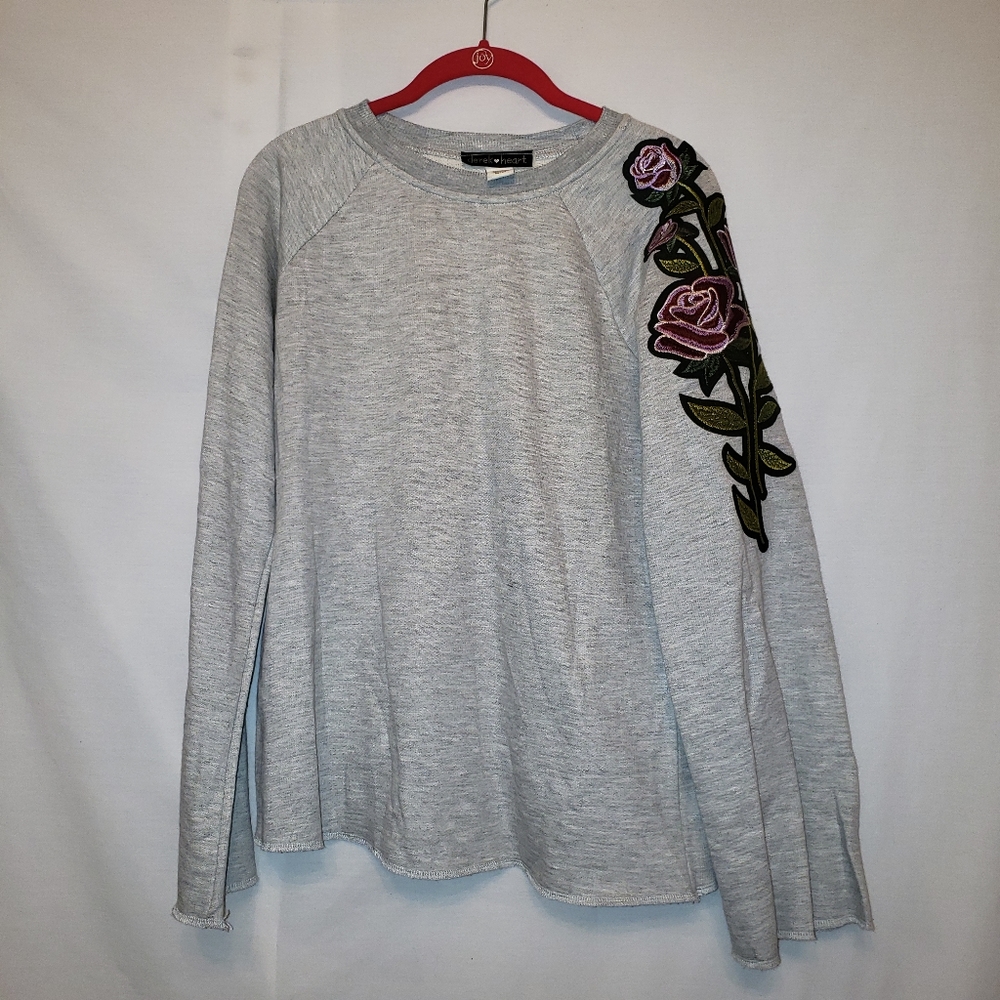 Derek Heart Gray Sweatshirt with Floral Embroidery